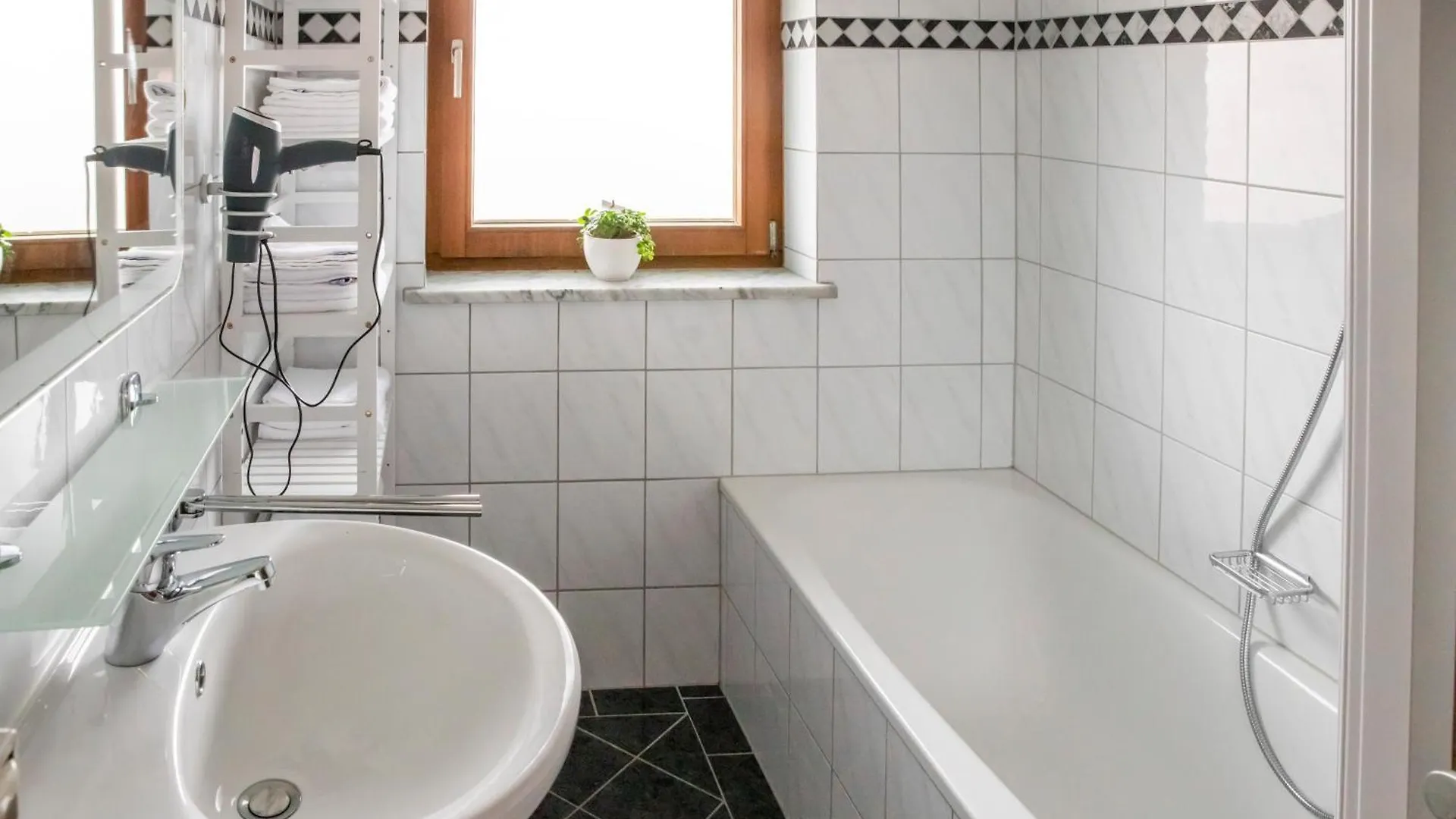 Ferienwohnung Zum Kunstei Anger 0*,  Německo